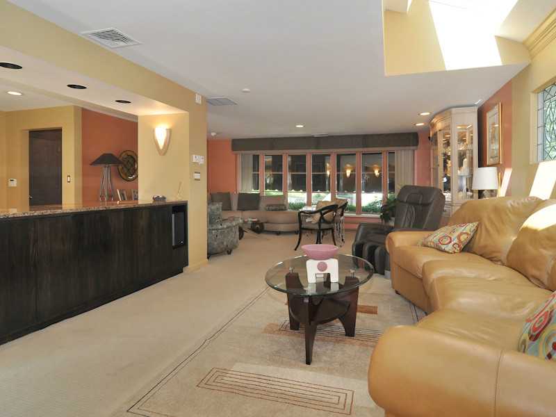 10 Dorset Road Pawtucket, RI 02860 - Photo 15 of 25 Living Room.