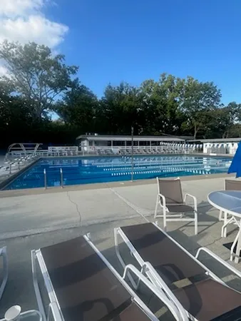 $299,000 | 65 Lincolnshire Drive, Lincolnshire, IL 60069