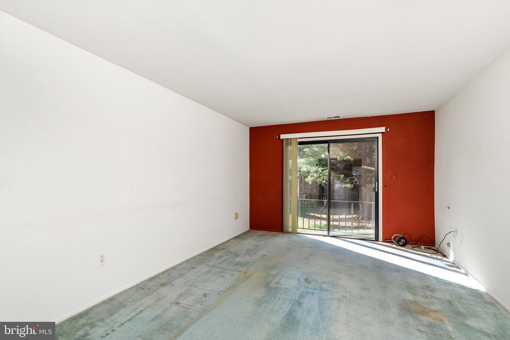1614 Silver Court Hamilton, NJ 08690 - Photo 6 of 18 Living Room
