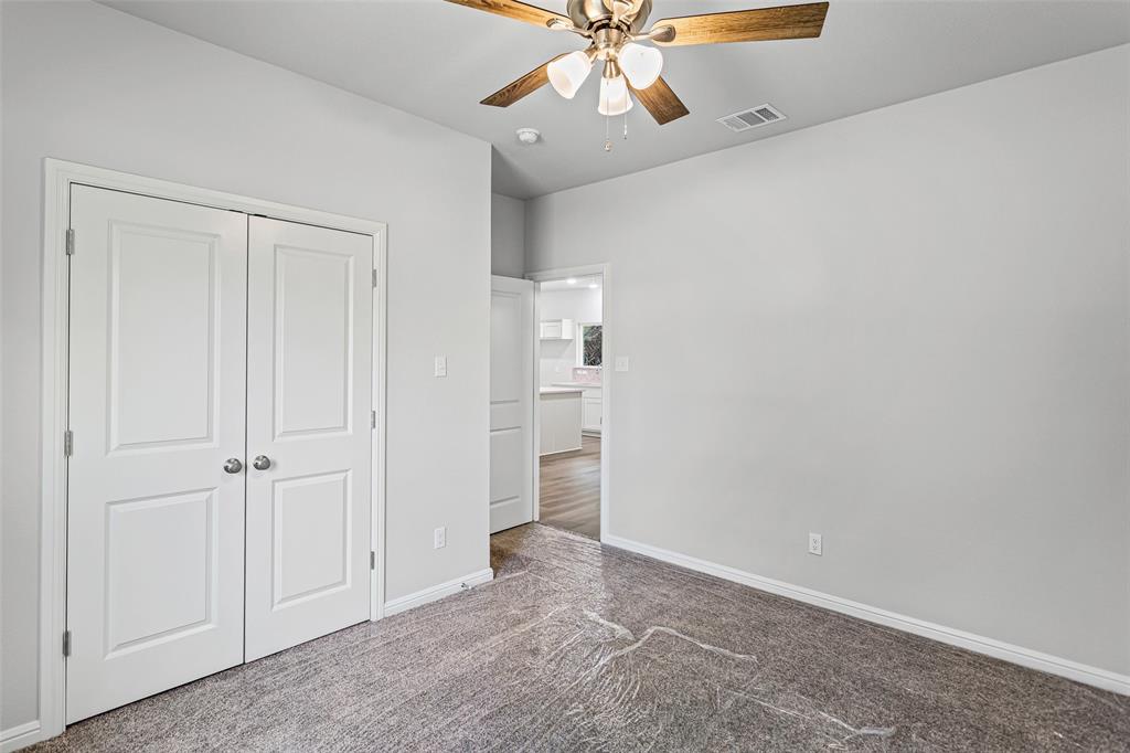 9320 Apache Trail Rio Vista, TX 76093 - Photo 29 of 33 an empty room with a ceiling fan and a window