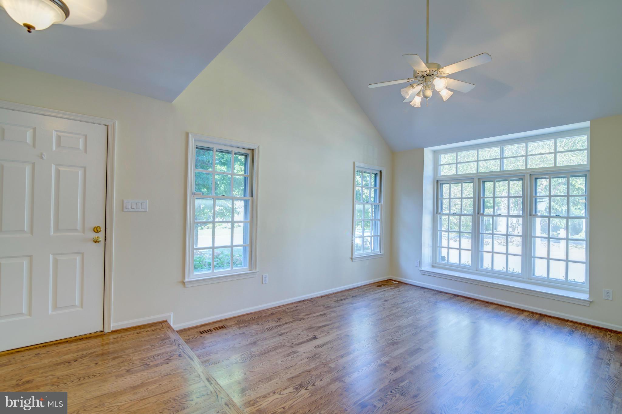 1278 Lamplighter Way Reston, VA 20194 - Photo 4 of 26 Living Room
