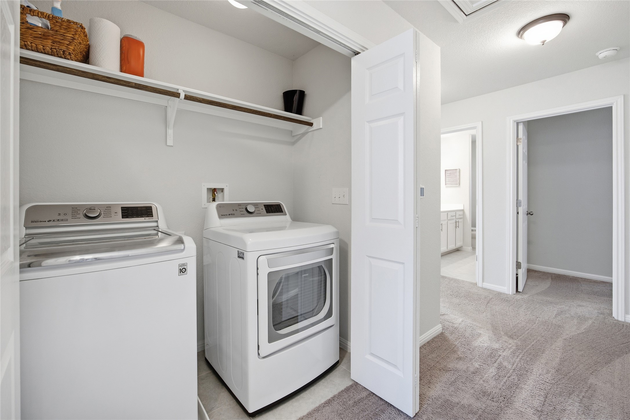 6402 Moncrieff Drive Austin, TX 78747 - Photo 29 of 37 Laundry area with washing machine and clothes dryer