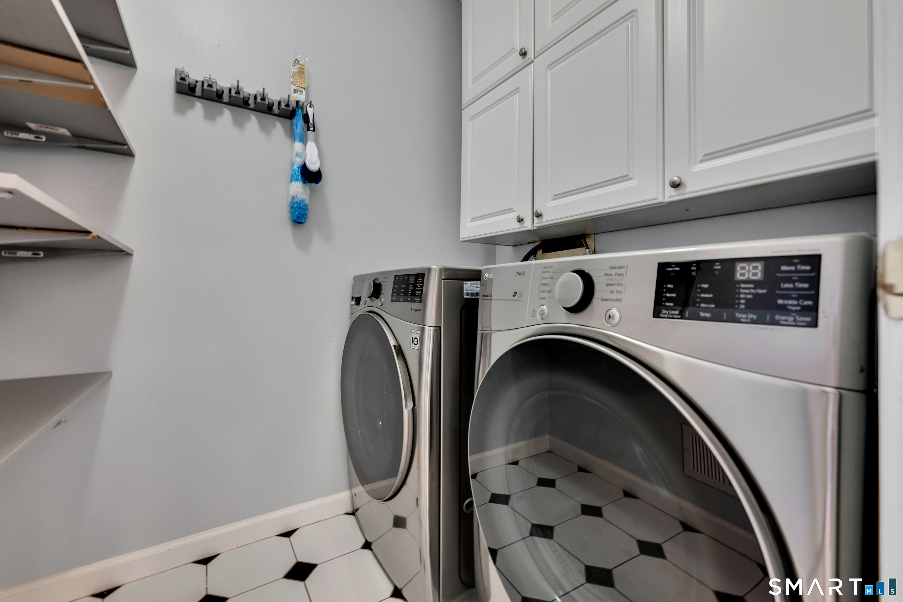 72 Timberwood Road, Unit 72 West Hartford, CT 06117 - Photo 16 of 36 Laundry room