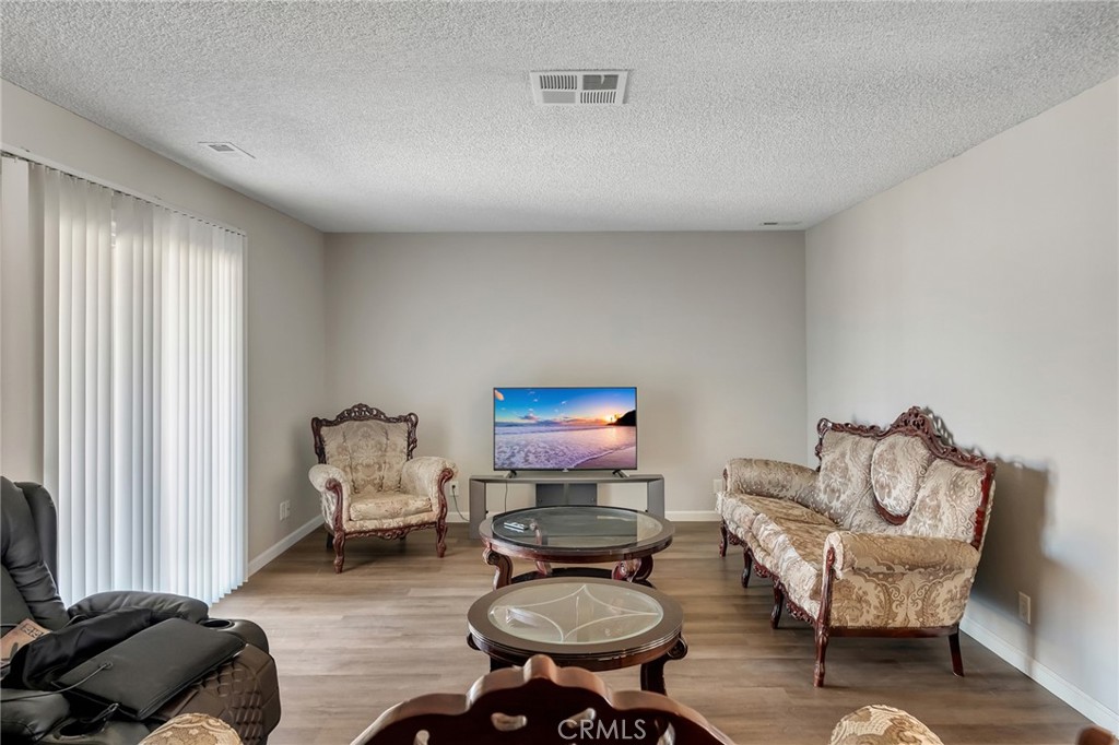 15420 Apache Road Apple Valley, CA 92307 - Photo 3 of 25