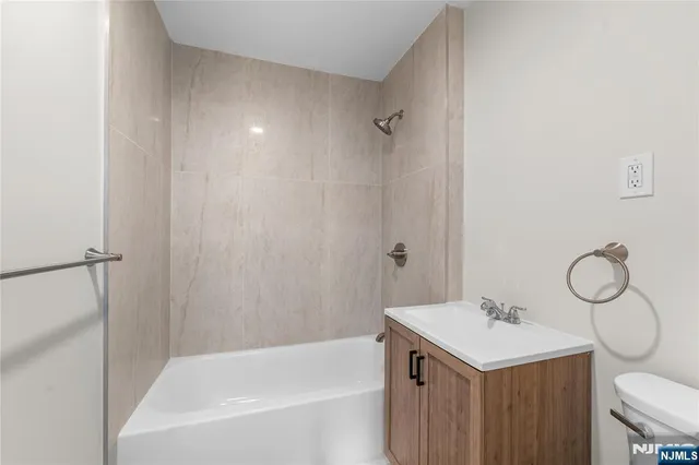 $2,450 | 184 High Street, Unit 2, Hackensack, NJ 07601