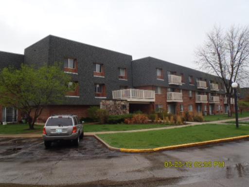 914 Ridge Square, Unit 111 Elk Grove Village, IL 60007 - Photo 1 of 3