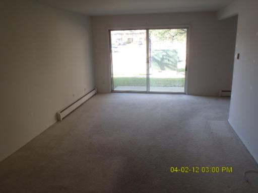 914 Ridge Square, Unit 111 Elk Grove Village, IL 60007 - Photo 2 of 3