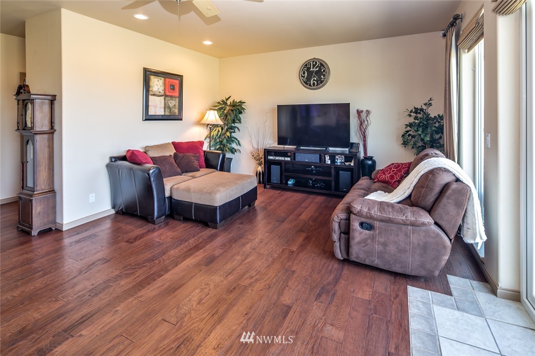 10892 Sterling Road Sedro-Woolley, WA 98284 - Photo 3 of 25 Gallery Image 3