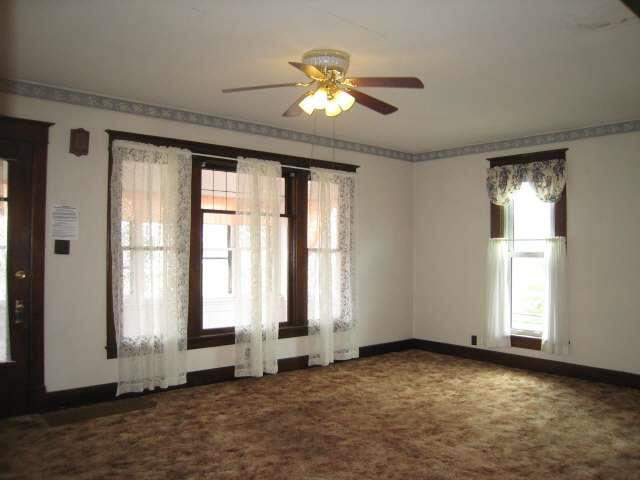339 West Oak Street Butler, IN 46721 - Photo 2 of 20