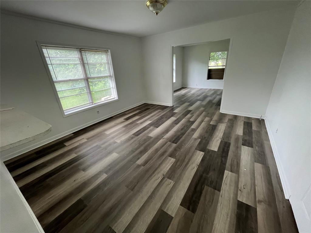 3619 FM 1183 Road Ennis, TX 75119 - Photo 3 of 12 Front Living room area with vinyl floors.