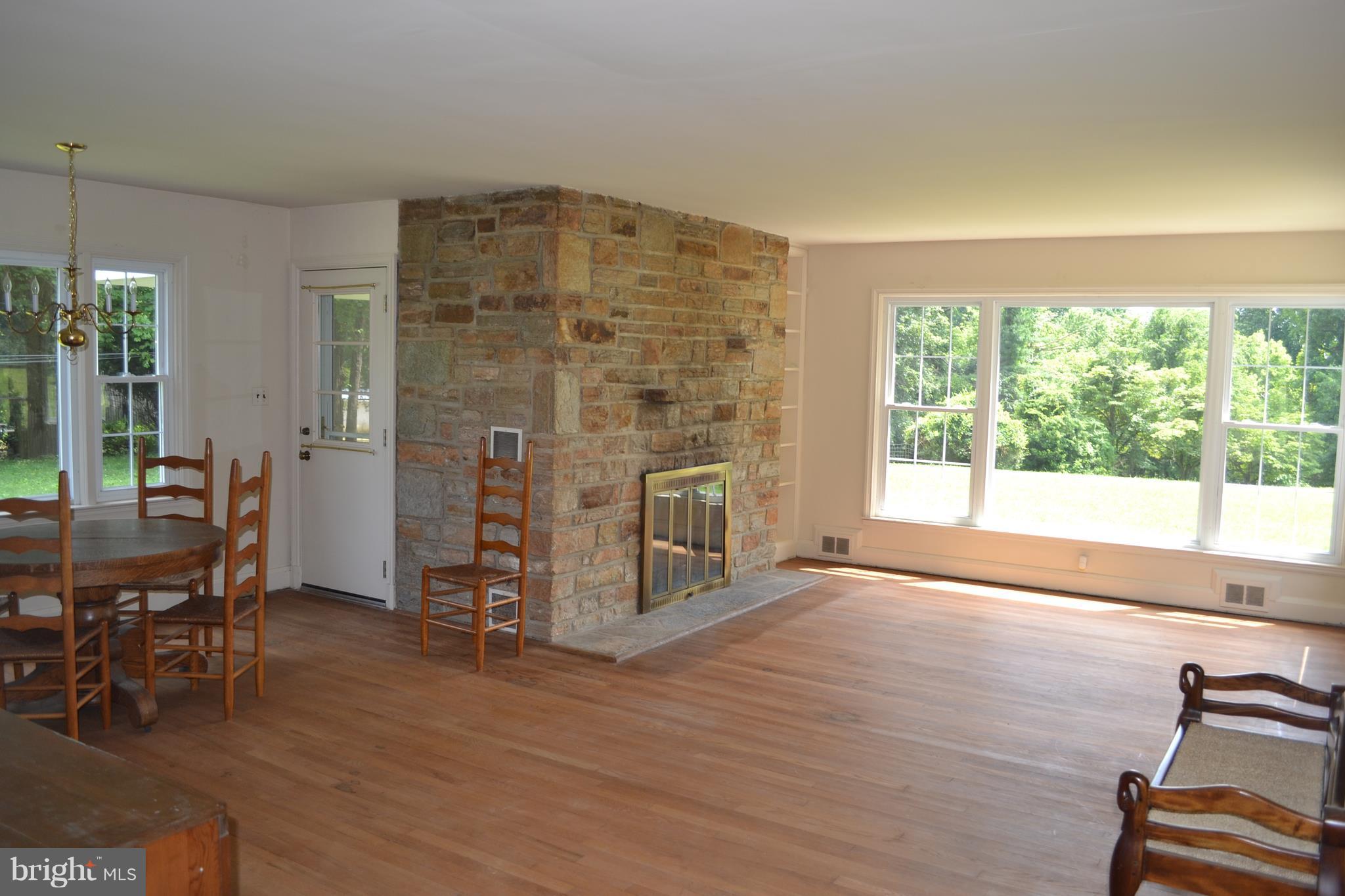 3925 Dance Mill Road Phoenix, MD 21131 - Photo 5 of 15 Living Room