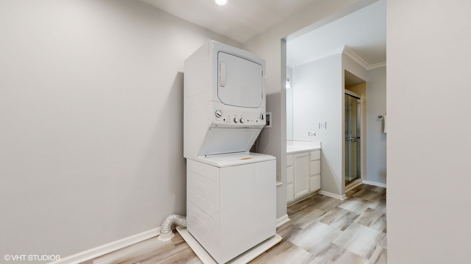 1857 Golfview Drive Bartlett, IL 60103 - Photo 3 of 26 a room with a washer and dryer