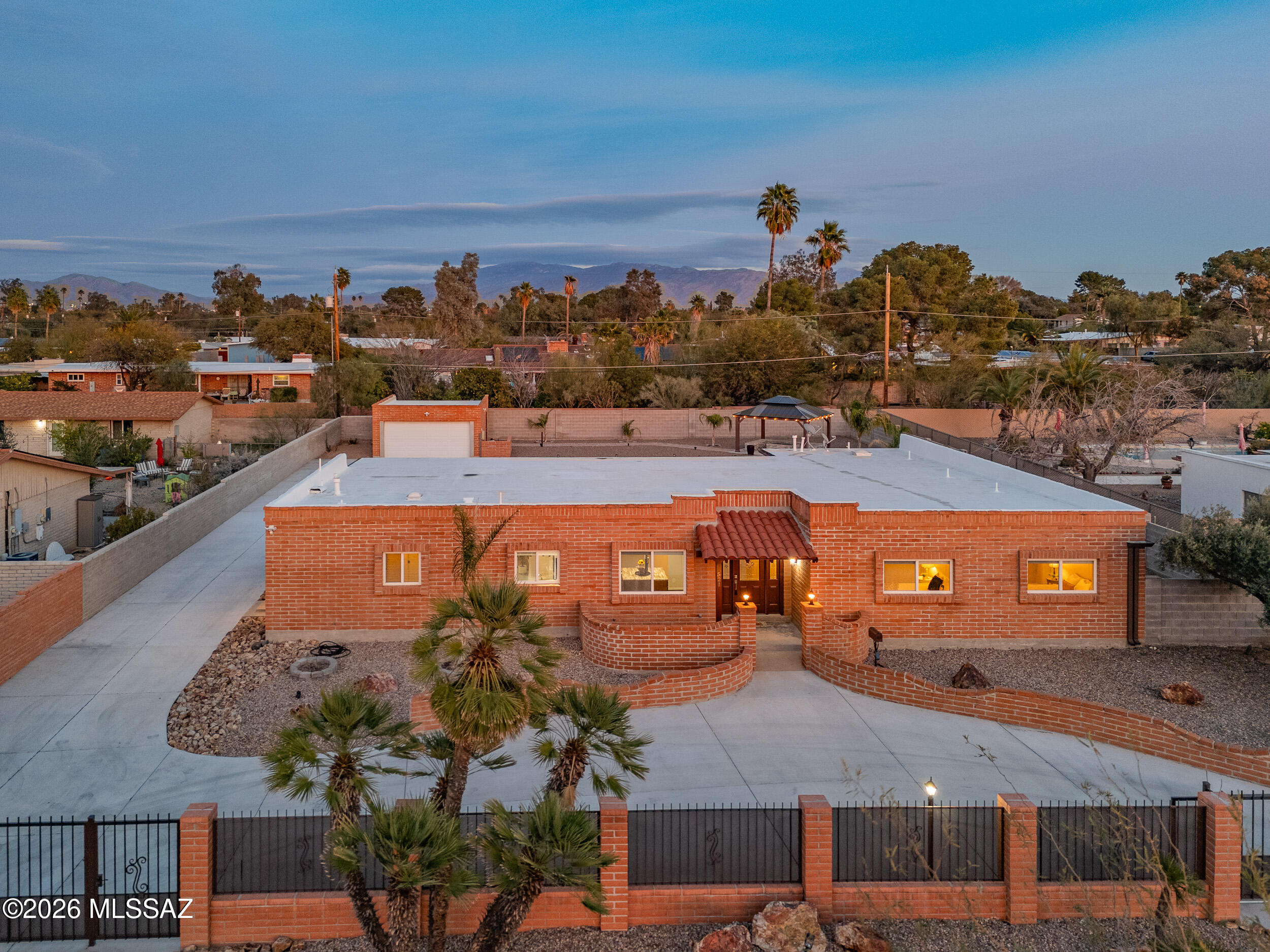 521 South Craycroft Road Tucson, AZ 85711 - Photo 4 of 48 Gallery Image 4