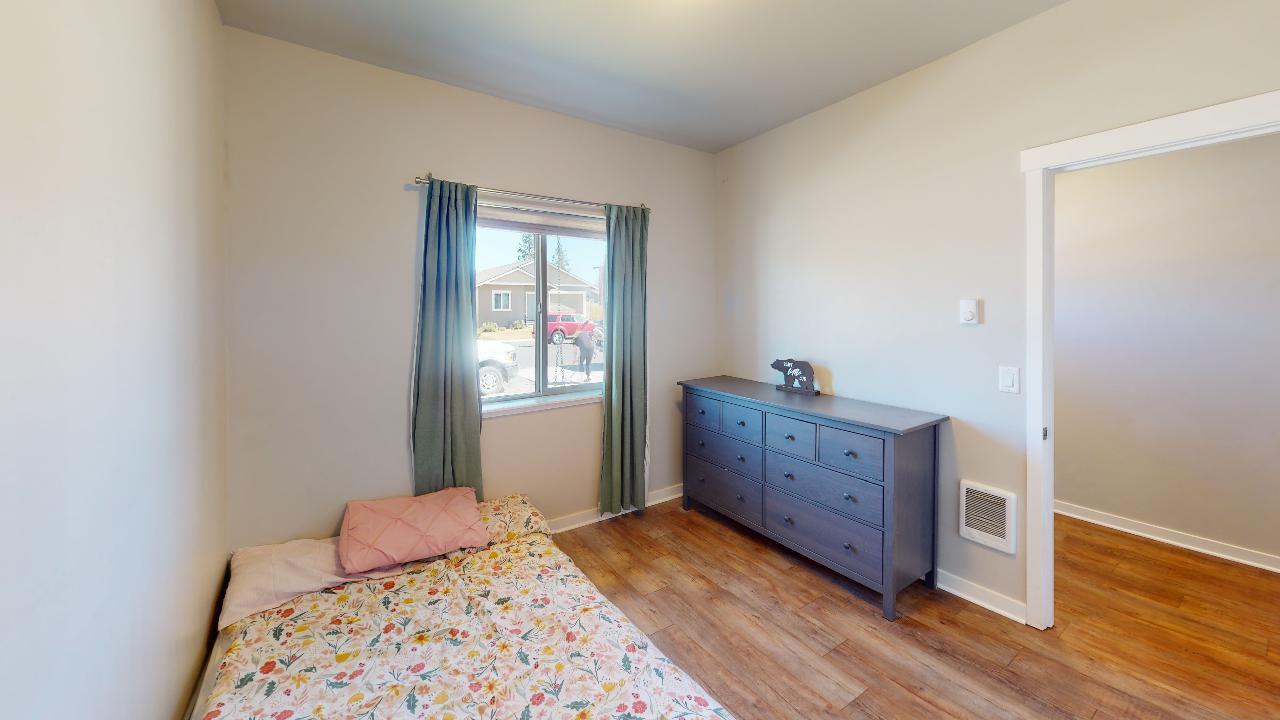 16475 Bassett Road La Pine, OR 97739 - Photo 23 of 25 Bedroom 3