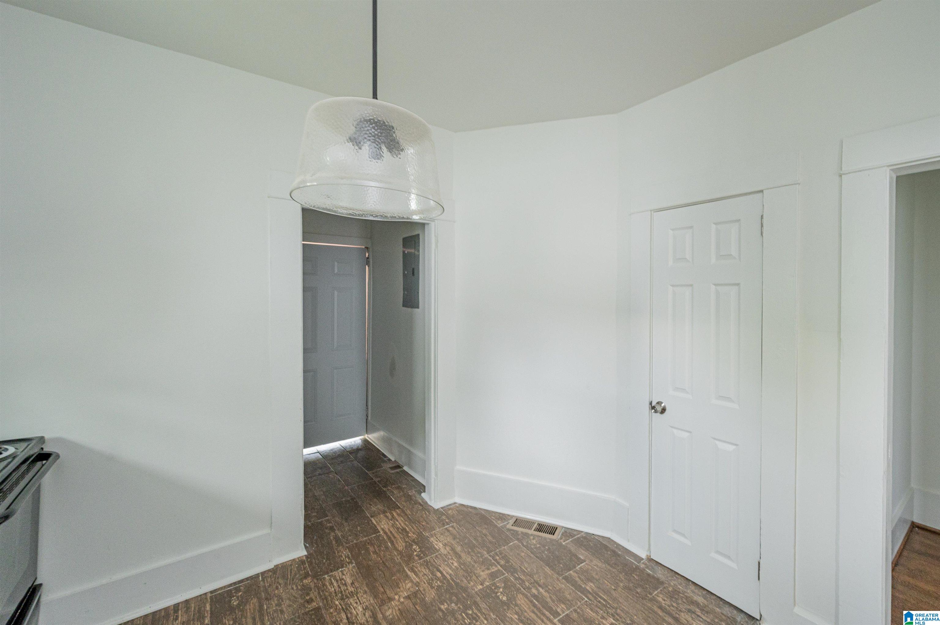 932 Valley Rd Place Birmingham, AL 35208 - Photo 17 of 32