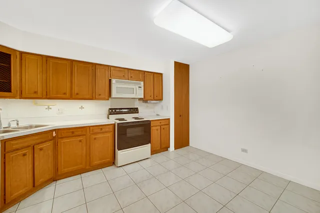 $270,000 | 445 North Park Boulevard, Unit 3F, Glen Ellyn, IL 60137