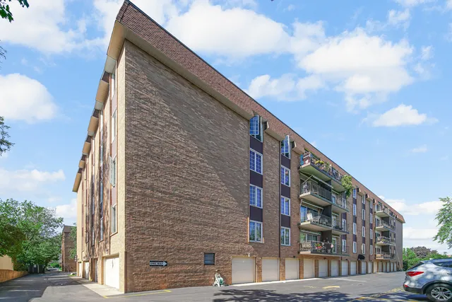 $270,000 | 445 North Park Boulevard, Unit 3F, Glen Ellyn, IL 60137