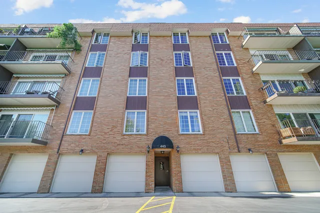 $270,000 | 445 North Park Boulevard, Unit 3F, Glen Ellyn, IL 60137