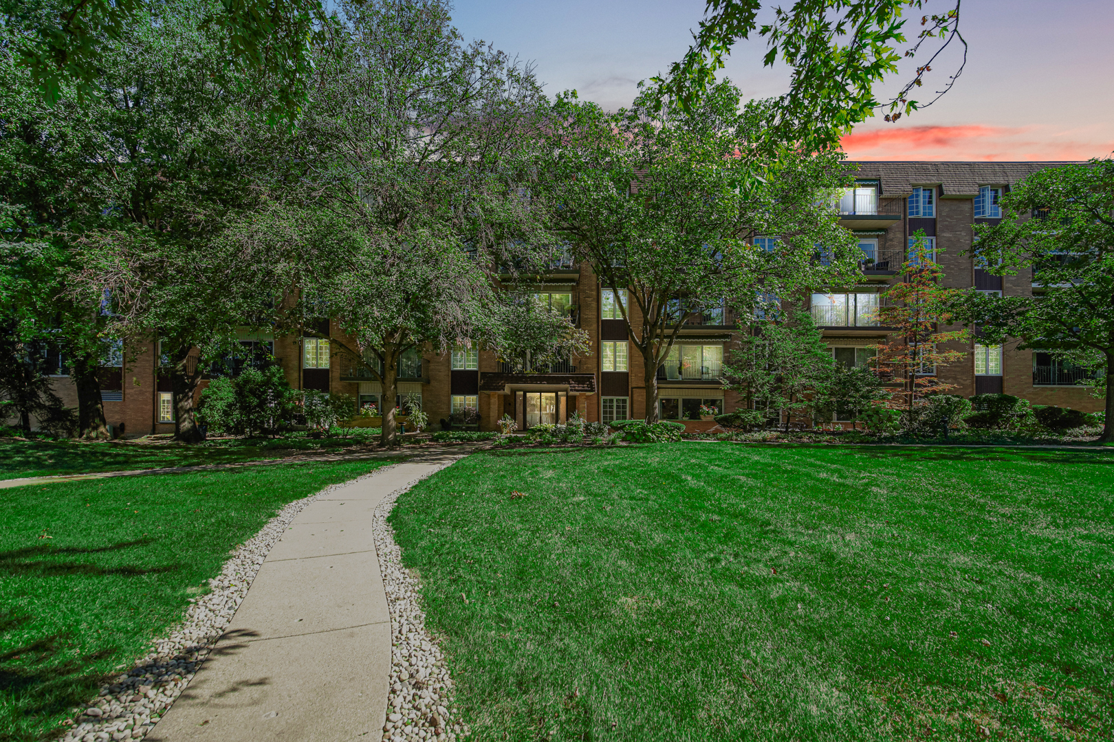 445 North Park Boulevard, Unit 3F Glen Ellyn, IL 60137 - Photo 2 of 20 a view of a patio with a table and chairs under an umbrella