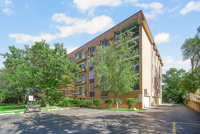 $270,000 | 445 North Park Boulevard, Unit 3F, Glen Ellyn, IL 60137