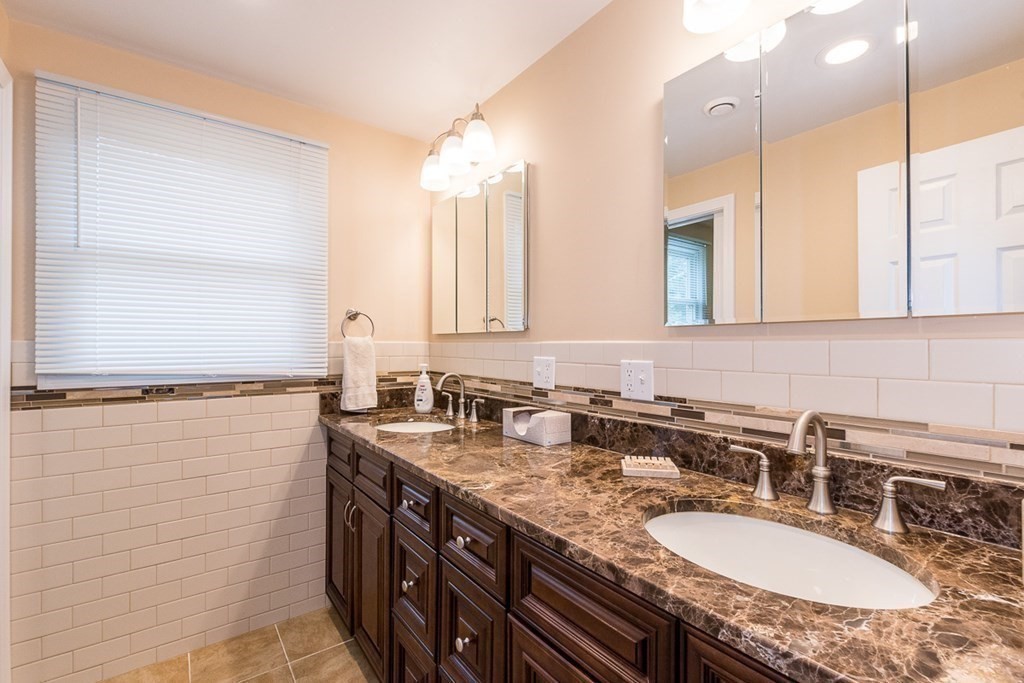 3 Agawam Road Sharon, MA 02067 - Photo 31 of 42 Gallery Image 31