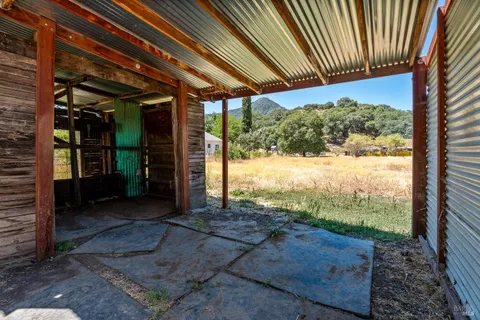 $779,000 | 300 Bradford Lane, Hopland, CA 95449
