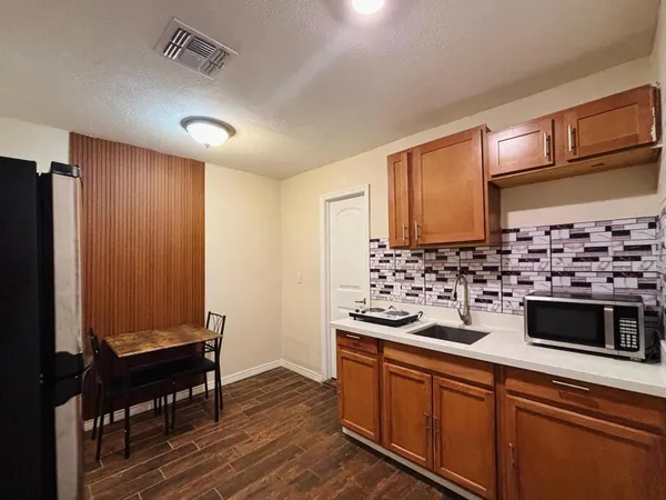 $1,100 | 4810 North 69th Drive, Unit STUDIO, Phoenix, AZ 85033