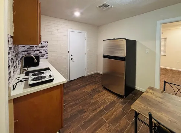 $1,100 | 4810 North 69th Drive, Unit STUDIO, Phoenix, AZ 85033