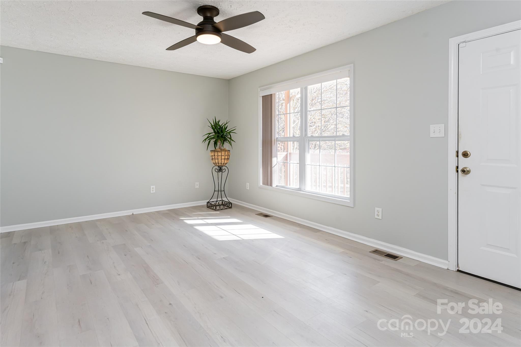 36 Rocking Porch Road Asheville, NC 28805 - Photo 7 of 33 Gallery Image 7