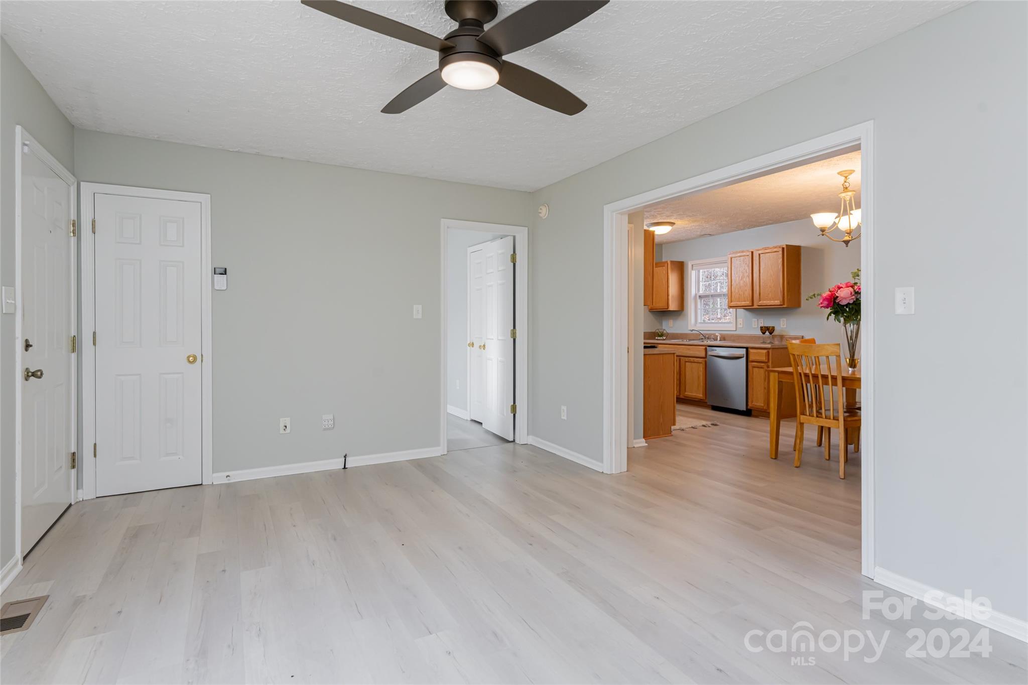 36 Rocking Porch Road Asheville, NC 28805 - Photo 8 of 33 Gallery Image 8