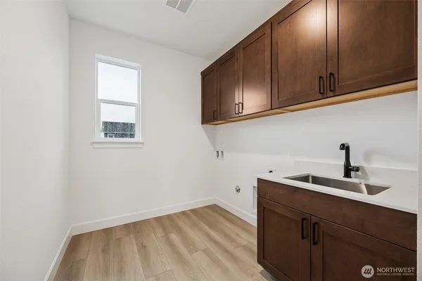 $899,990 | 2207 Oak Court, Unit 8, Milton, WA 98354