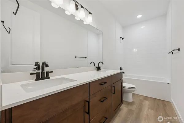 $899,990 | 2207 Oak Court, Unit 8, Milton, WA 98354