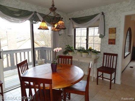 496 Ridgewood Road Rochester, MI 48306 - Photo 7 of 25 Eating Area