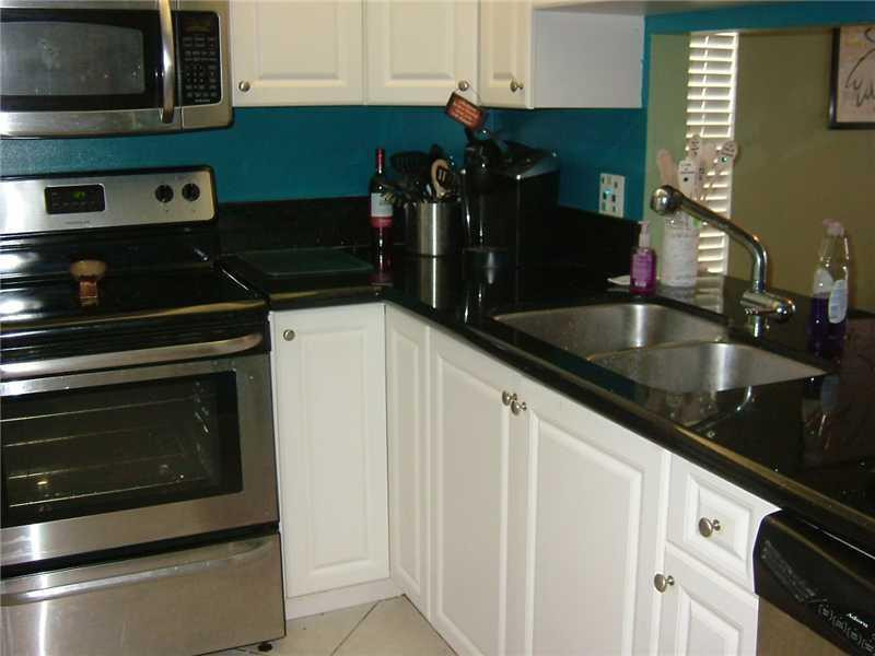 587 Banks Road, Unit 587 Margate, FL 33063 - Photo 5 of 17 Kitchen