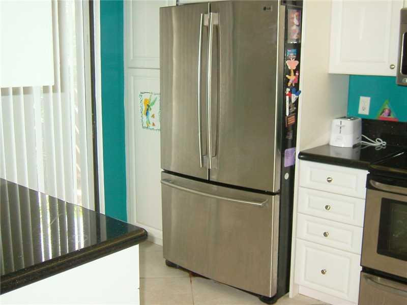 587 Banks Road, Unit 587 Margate, FL 33063 - Photo 6 of 17 Kitchen