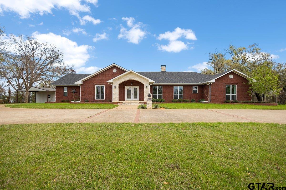 1609 Old Nacogdoches Road Henderson, TX 75654 - Photo 4 of 48 a front view of house with yard and green space