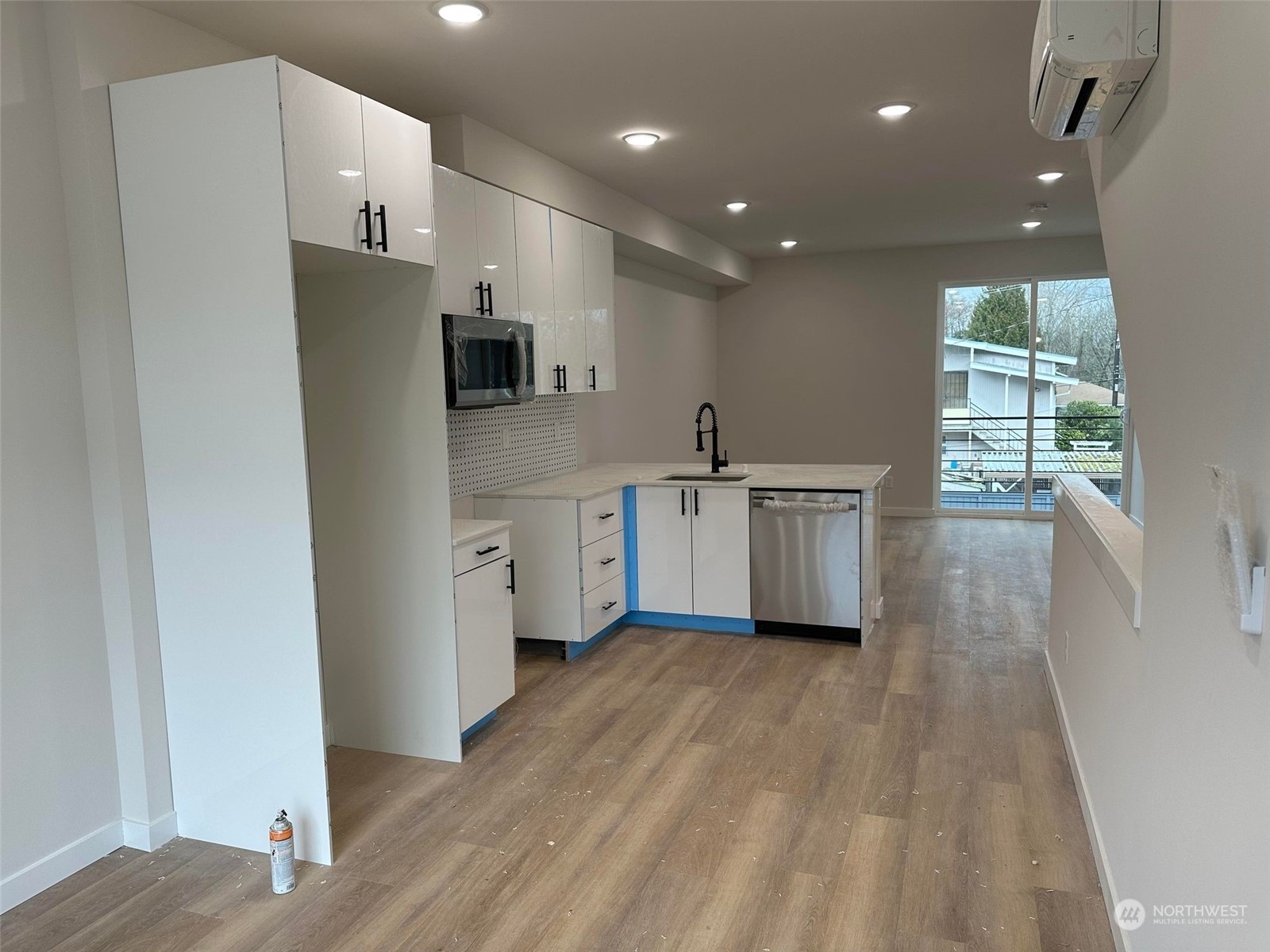 9322 Renton Avenue South Seattle, WA 98118 - Photo 5 of 13