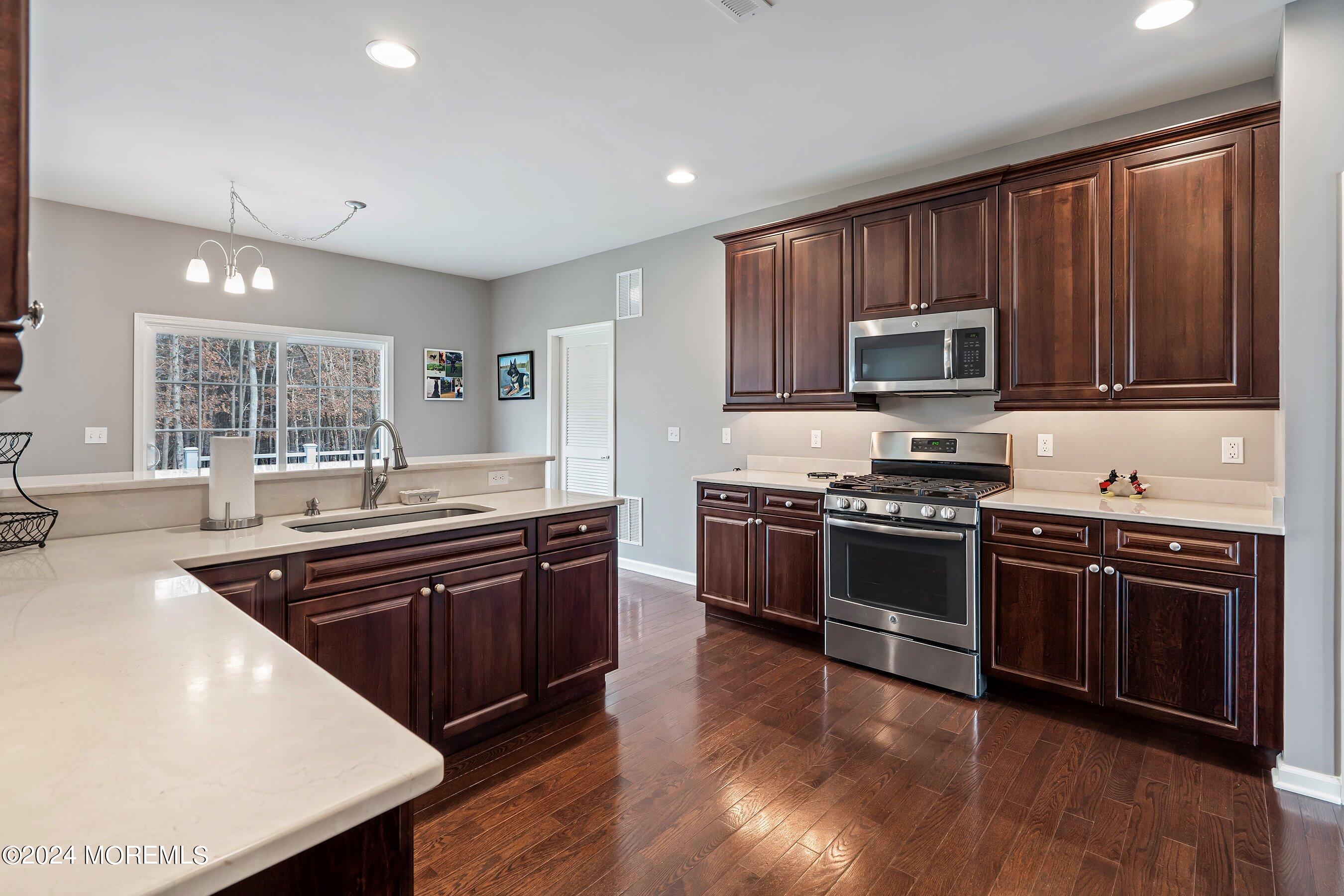 19 Bellagio Road Jackson, NJ 08527 - Photo 9 of 47 08-Kitchen 1A