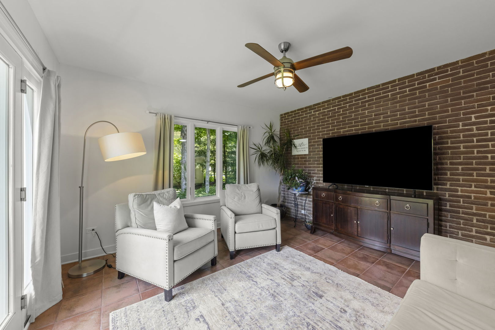 1008 Anne Road Naperville, IL 60540 - Photo 18 of 47 Gallery Image 18