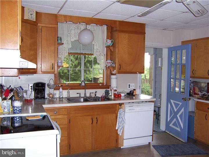 304 Broad Street Spring City, PA 19475 - Photo 12 of 24 Kitchen