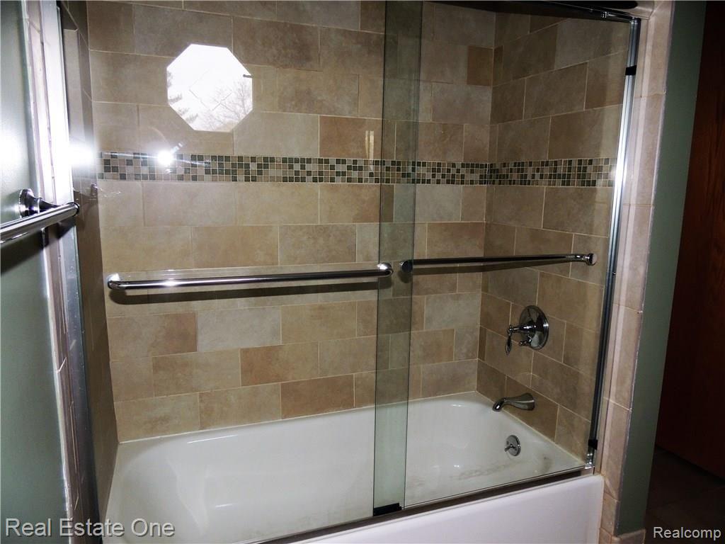 2199 Crystal Drive Rochester Hills, MI 48309 - Photo 27 of 43