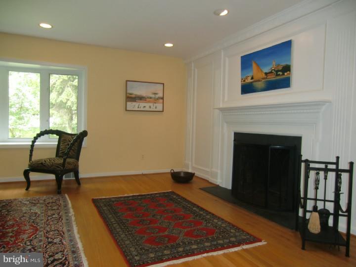 469 Rolling Road Bryn Mawr, PA 19010 - Photo 4 of 25 Living Room