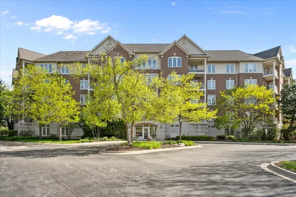 $500,000 | 640 Robert York Avenue, Unit 303, Deerfield, IL 60015