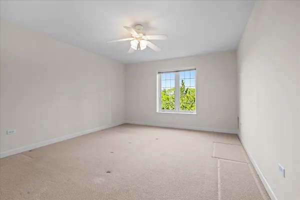 $500,000 | 640 Robert York Avenue, Unit 303, Deerfield, IL 60015