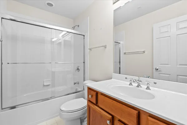 $500,000 | 640 Robert York Avenue, Unit 303, Deerfield, IL 60015