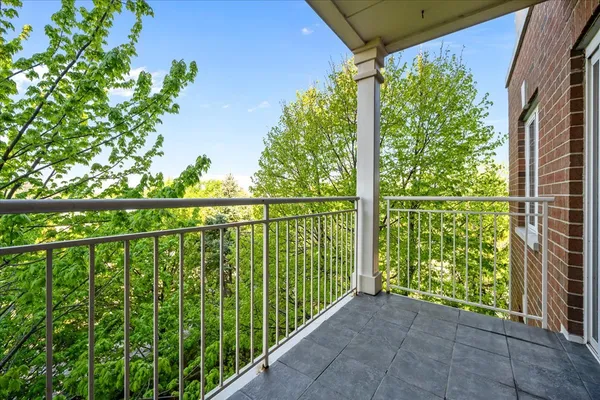 $500,000 | 640 Robert York Avenue, Unit 303, Deerfield, IL 60015