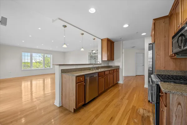 $500,000 | 640 Robert York Avenue, Unit 303, Deerfield, IL 60015