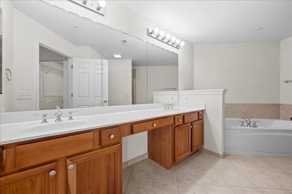 $500,000 | 640 Robert York Avenue, Unit 303, Deerfield, IL 60015