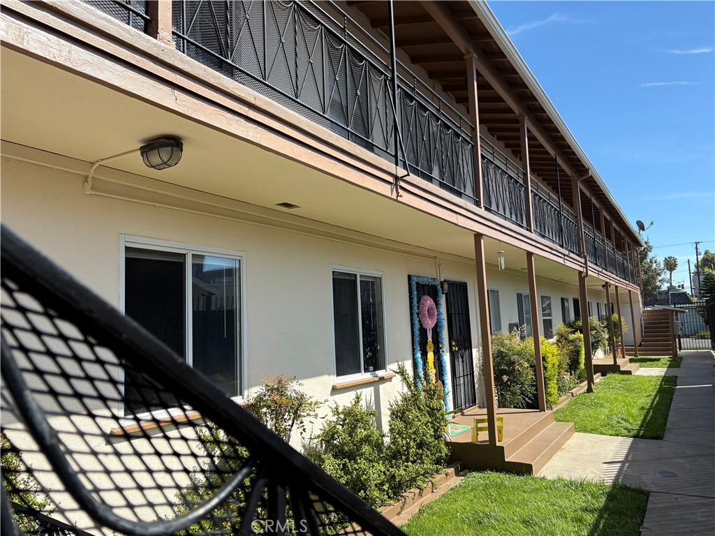 1885 Locust Avenue Long Beach, CA 90806 - Photo 3 of 7