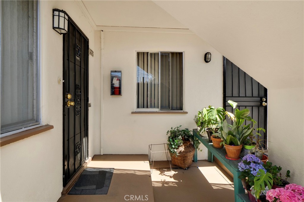 1885 Locust Avenue Long Beach, CA 90806 - Photo 7 of 16